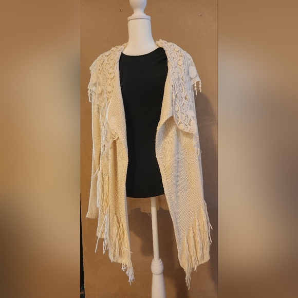Buckle Cream cardigan - Picture 5 of 7